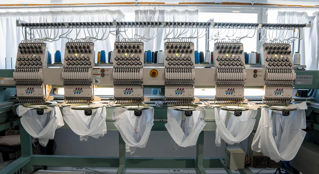 Cabezales de la máquina de bordado del taller de Dyreco