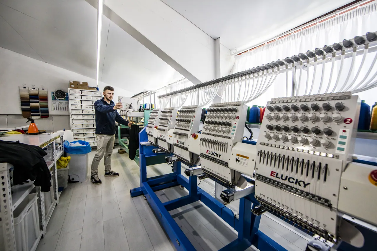 Taller de bordado y personalización de uniformidad