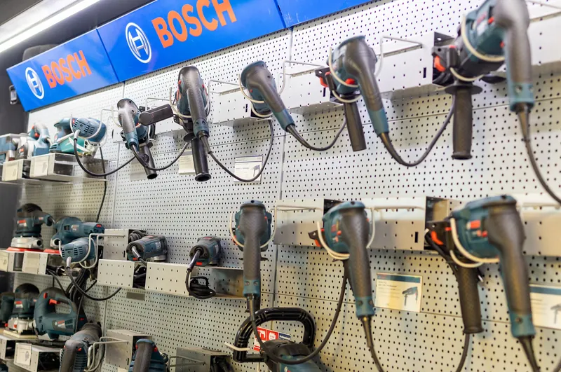 Lineal de herramienta eléctrica Bosch en la tienda de Dyreco